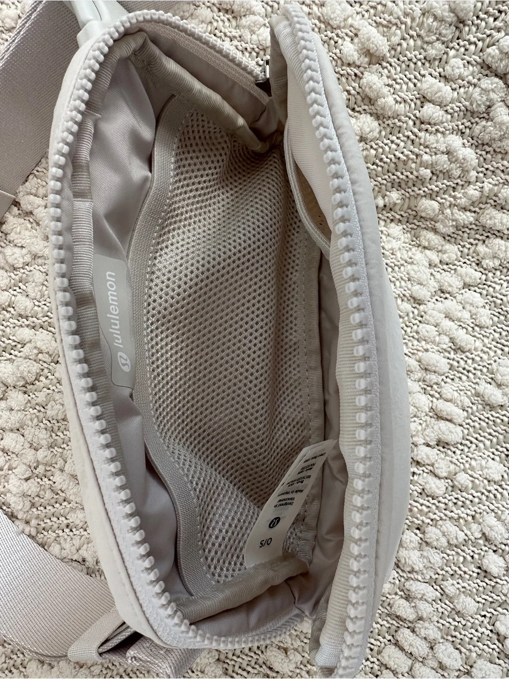 Lululemon Everywhere Belt Bag 1L in White Opal Like New